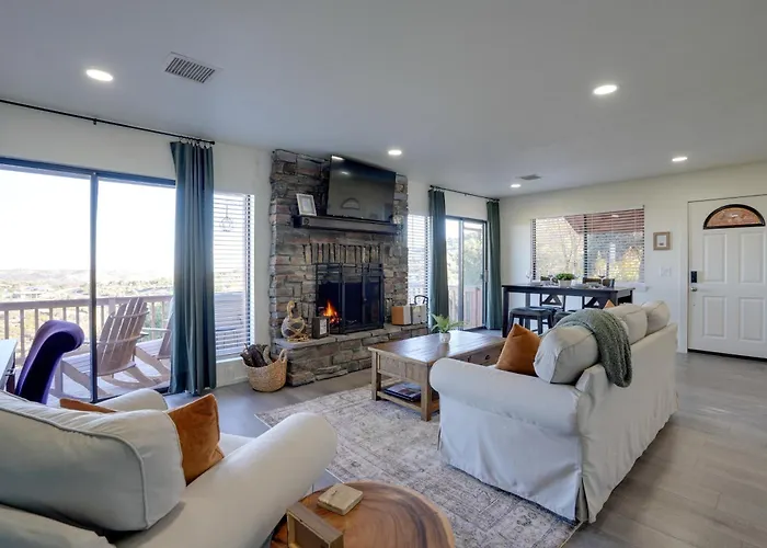 Hot Tub, Mountain Views: Scenic Holiday home Prescott