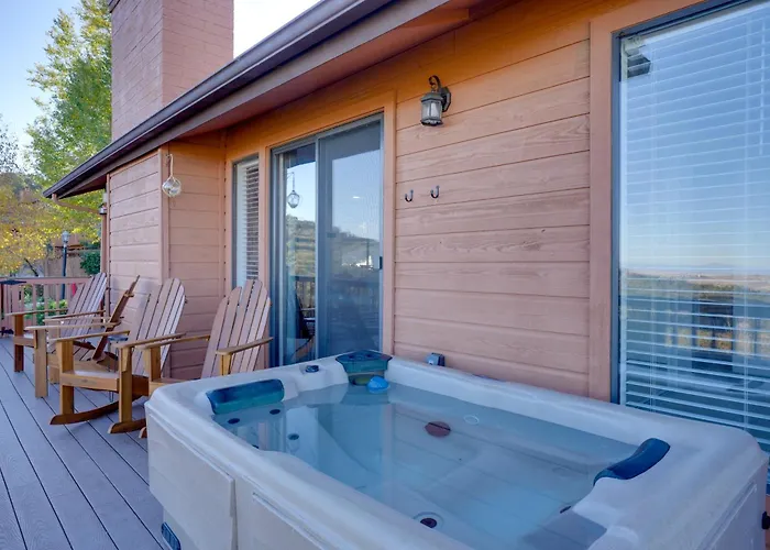 Hot Tub, Mountain Views: Scenic Prescott