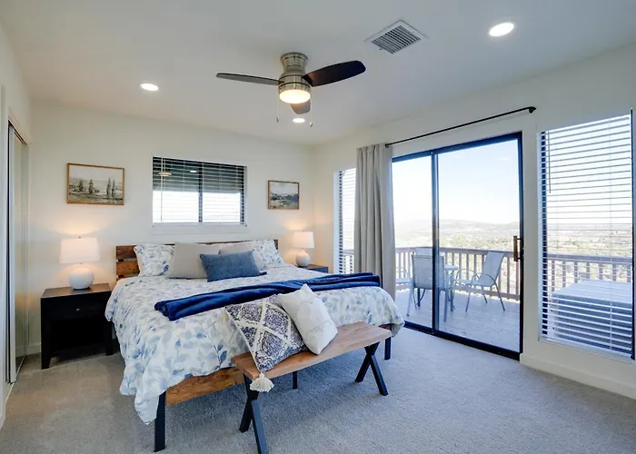 Hot Tub, Mountain Views: Scenic Holiday home